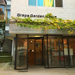 grape-garden-house-hostel.hotels-seoul.net/