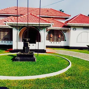 Walawwa Dutch House Hotel Ja-Ela